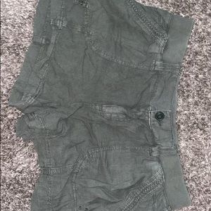 Size 14 olive Maurice’s shorts
